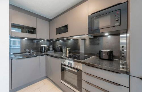 EXQUIS 2BR Design Apartment LOUIS I Parking I Balcony I Mercedes-Benz I Family-friendly - Foto 6