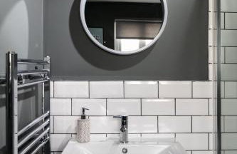 Sutton House by Pureserviced - Photo 9