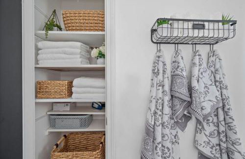 Luxury 5BR Cincinnati, Sleeps 12, Crib, Home Gym, Fenced Backyard - Foto 72