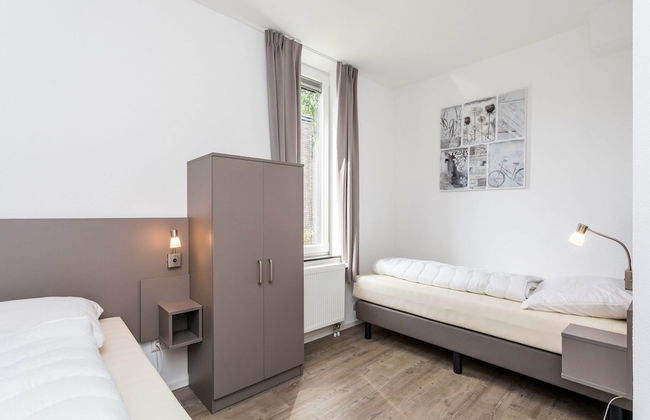 Stylish Villa With Covered Terrace in Limburg - Photo 2