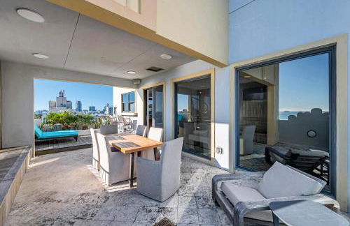 Crown Jewel of Ocean Drive- 2 story Penthouse, 4 Bedrooms & Private rooftop spa - Foto 60