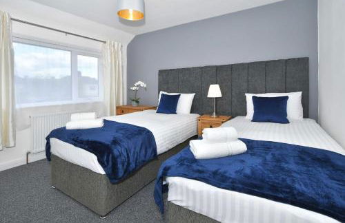 Orion House - sleeps 6, driveway, garden - Photo 8