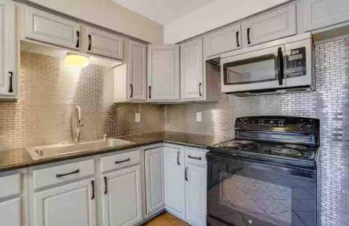 Comfy, contemporary quiet retreat vacation home with views - Foto 11