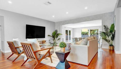 Modern 4BR Villa with Pool - Outdoor amenities - WFH - Foto 2