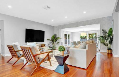 Modern 4BR Villa with Pool - Outdoor amenities - WFH - Foto 2