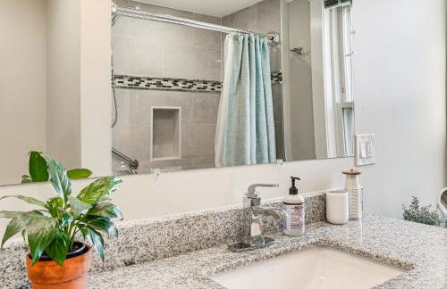 Walk to Constitution Beach Mid-Century Boston Gem - Foto 15