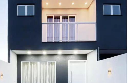 Sobrado aconchegante e espaçoso, ótima opção! - Foto 2