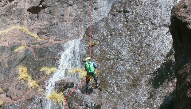Descenso de cañones en el barranco de la Manta - Foto 4