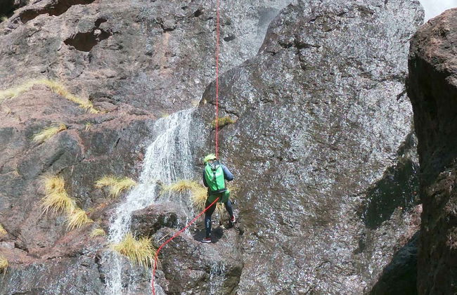 Descenso de cañones en el barranco de la Manta - Foto 4