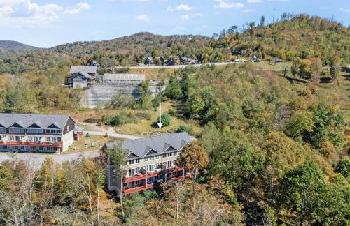 Wolf's Den~Views~Hot Tub~Home Theater~Hatley Ski! - Foto 63