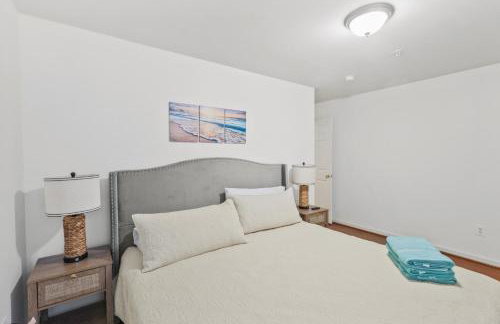 Bayfront Boardwalk Condo w Sunrise Views - Foto 15