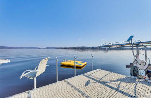 Lake Wisconsin Retreat with Dock Great for Groups! - Foto 38