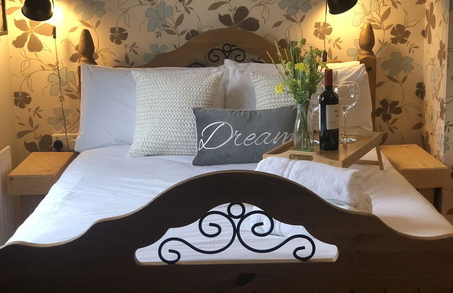 Picturesque Village House - Photo 4