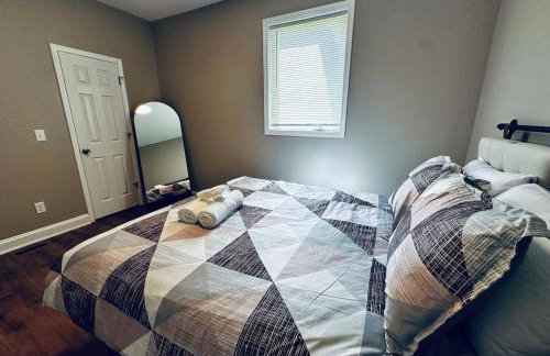 Riverview Walk to Falls Newly Renovated 4 BDRMS - Foto 10