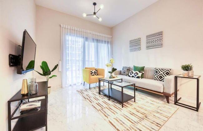 Elite LUX Holiday Homes - Stylish 1 BR Pool World Class Gym in Dubai South - Photo 1