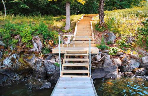 Luxury Lake Memphremagog Loft - 2 Bedrooms Water Views Firepit & Dock near Jay Peak - Foto 20