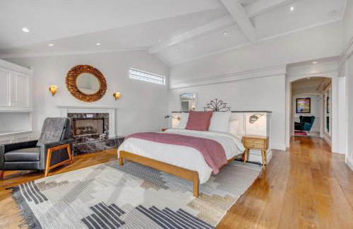 Luxe Remodeled Oceanfront Home on the Bluff - Foto 28