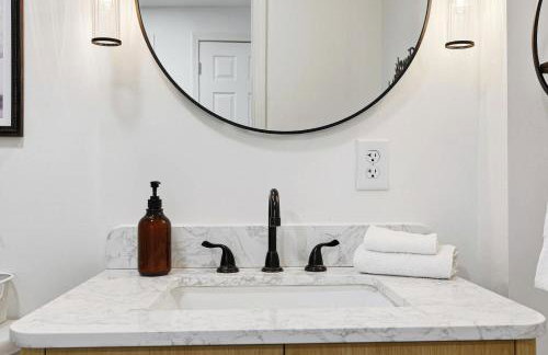 Cozy 2-Floor Home 5BR 3BA 2 Kitchens Backyard - Foto 56