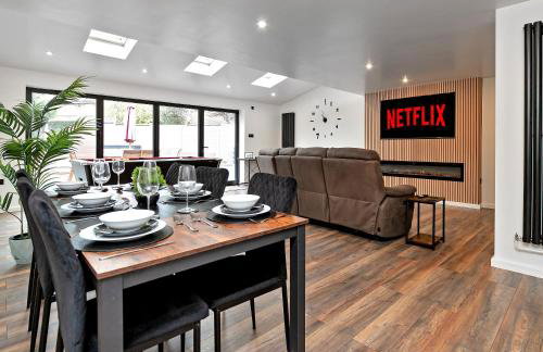 Contractors Heaven-POOL TABLE-THREE BEDROOM HOUSE WITH SEPARATE ONE BEDROOM SELF CONTAINED-Close to AIRPORT - Foto 47