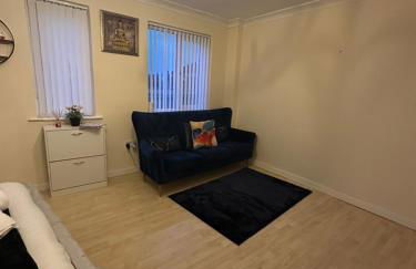 Double bed Quinton ,Studio Fast WiFi,Netflix, No deposit Required - Foto 12