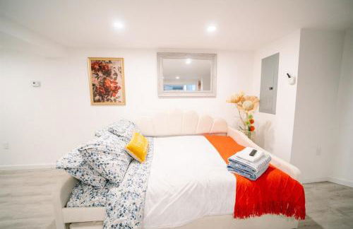 Modern 5BR DC Home Free Parking Steps from Metro Family-Friendly - Photo 8