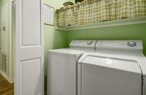 Cotter Home with Deck about 1 Mi to Big Spring Park! - Foto 26