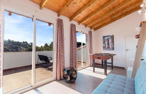 3 Bedroom Stunning Home In Mezquitilla - Photo 8