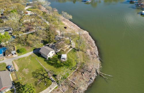 Lakefront Home with Shared Boat Ramp in Grove! - Foto 34