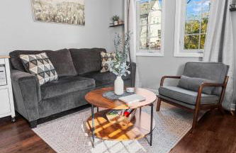 5 Min to Downtown - 7 to Duke - Washer and Dryer - Photo 8