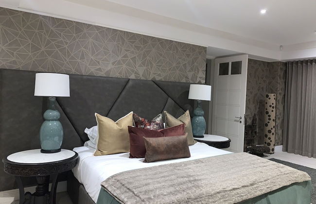 Clifton YOLO Spaces – Clifton Mansion Villa - Photo 41