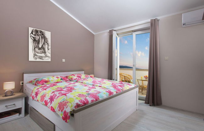 Detached Villa With Private Pool Located on Hill Overlooking Kvarner - Foto 6