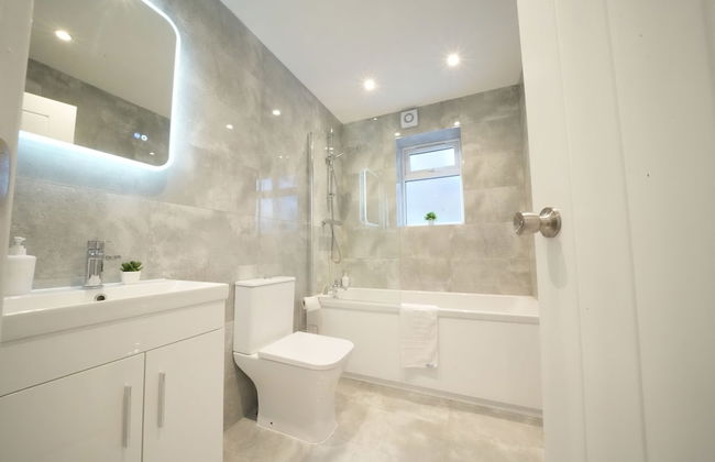 Heathrow Charge and Go - Photo 74