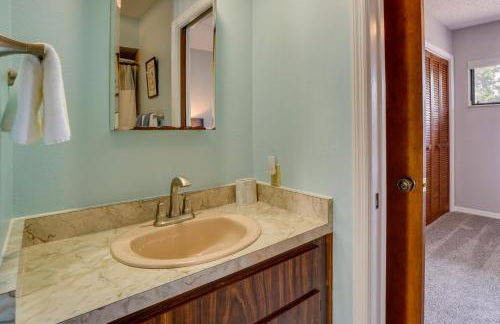 Walk to Restaurants Downtown Leesburg Townhome! - Foto 18
