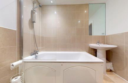 Bright and cosy 1 bed flat next to Tower Bridge - Photo 19