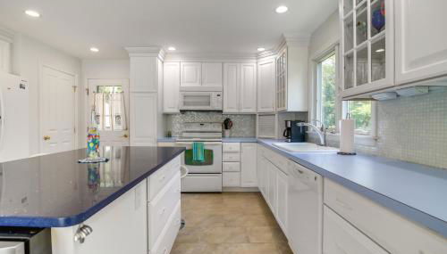 Plymouth Getaway with Private Lake Beach and Kayaks! - Foto 4