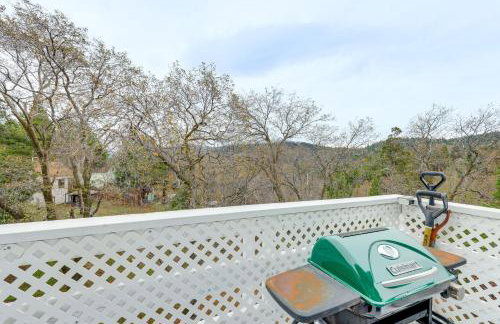 2 Mi to Lake Arrowhead! Mtn-View Hideaway with Deck - Foto 22