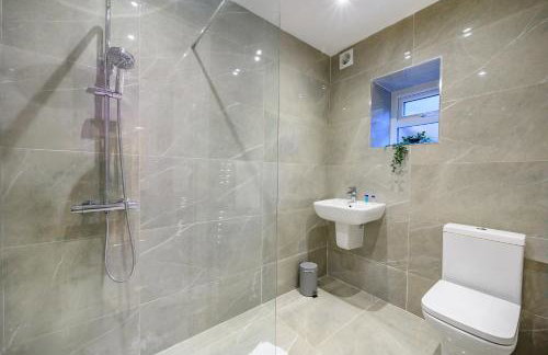 Spacious 6 Bedroom Escape with Hot Tub, Games Room & Karaoke in Yorkshire - Foto 30