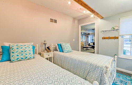 Elegant Stone Cottage Steps to Crystal Lake Beach - Foto 21