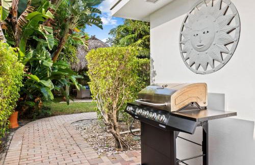 Solar Heated Pool Spa Tiki Hut Huge Backyard Hammock Retro Bikes - Foto 14