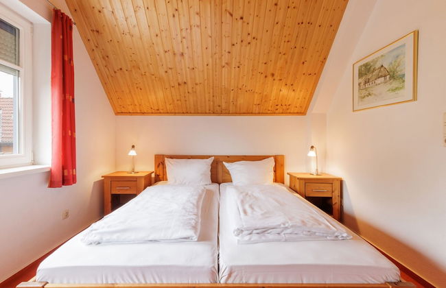 Cozy Holiday Home with Wood Burning Stove near Water - Foto 3