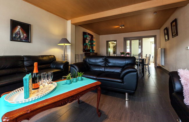 Quiet Cottage near Woods - Photo 23