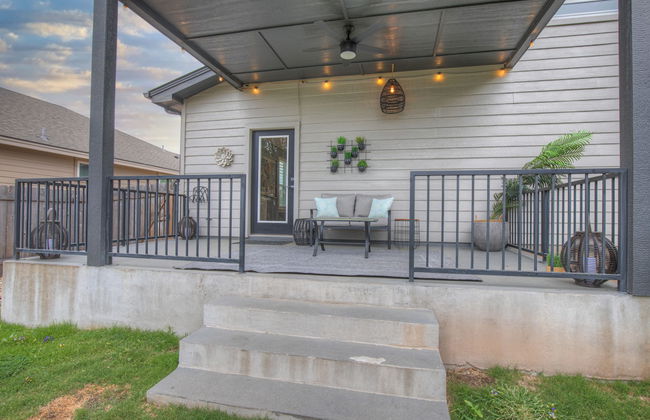 Soaring 2-level Point Venture Home on Lake Travis - Foto 33