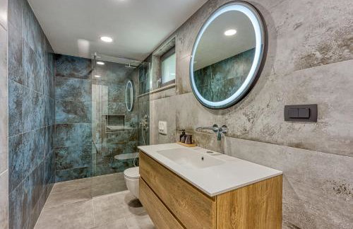 Villa Lana with Private Pool - Photo 19