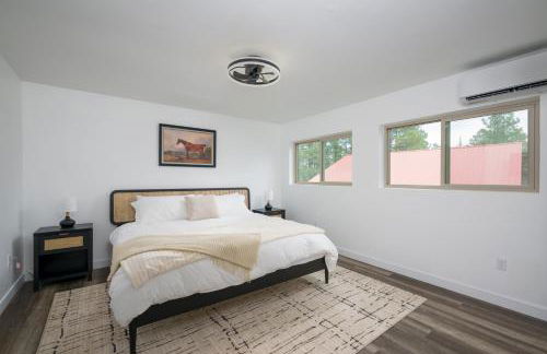 Hot Tub + Views | Cozy Retreat - Foto 40