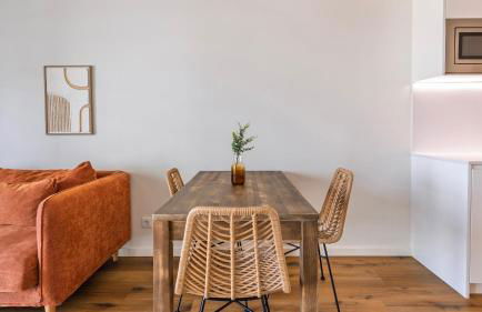 Soft Modern Flat With Pool & Gym by LovelyStay - Photo 16