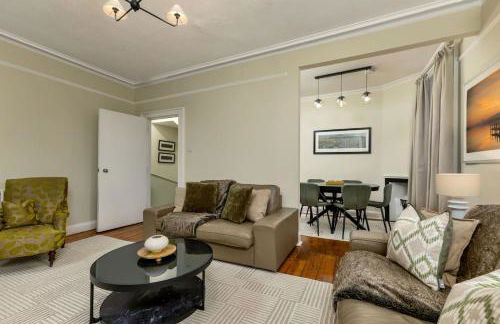 3-Bed Georgian Townhouse Next to Wellbeing Clinic - Foto 10