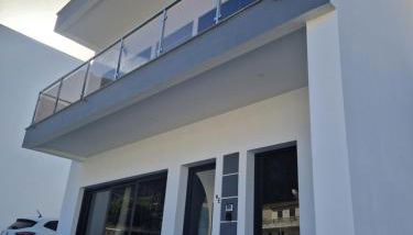 B - Elegent 2 Bedroom Modern Townhouse - Foto 4