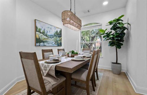 Heated Pool & Spa Mini Golf Bowling Game Room perfect for family - Photo 15