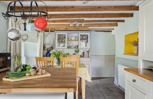 Duck Cottage - Waters Edge, Exclusive Village Location - Photo 12