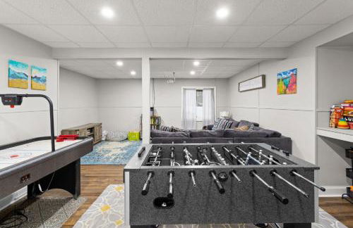 Vaulted Pines Lodge Hot Tub Game Room - Foto 16